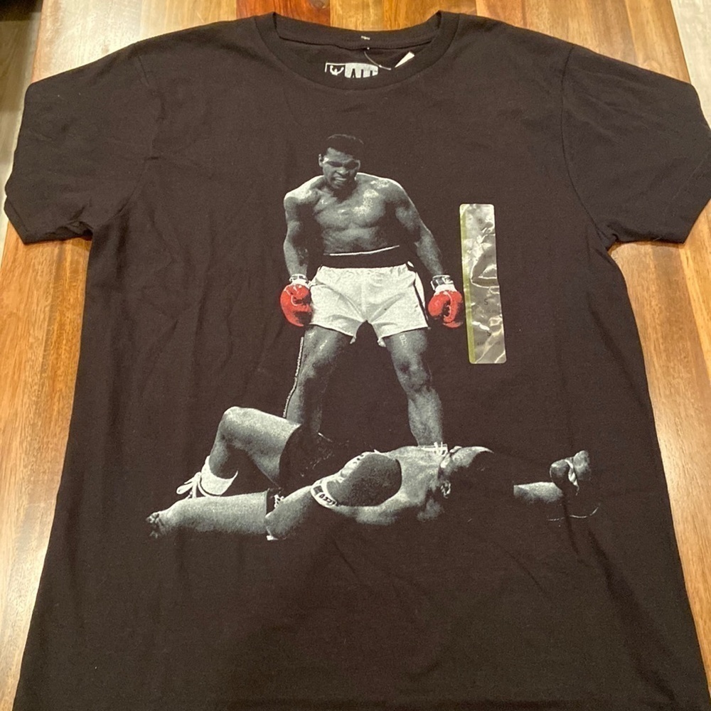 Muhammed Ali short sleeve graphic crew neck new